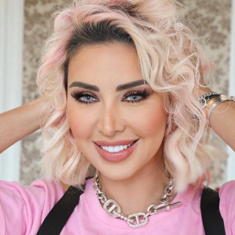 أحدث ألوان وتسريحات شعر مستوحاة من اطلالات جويل ماردينيان 2021