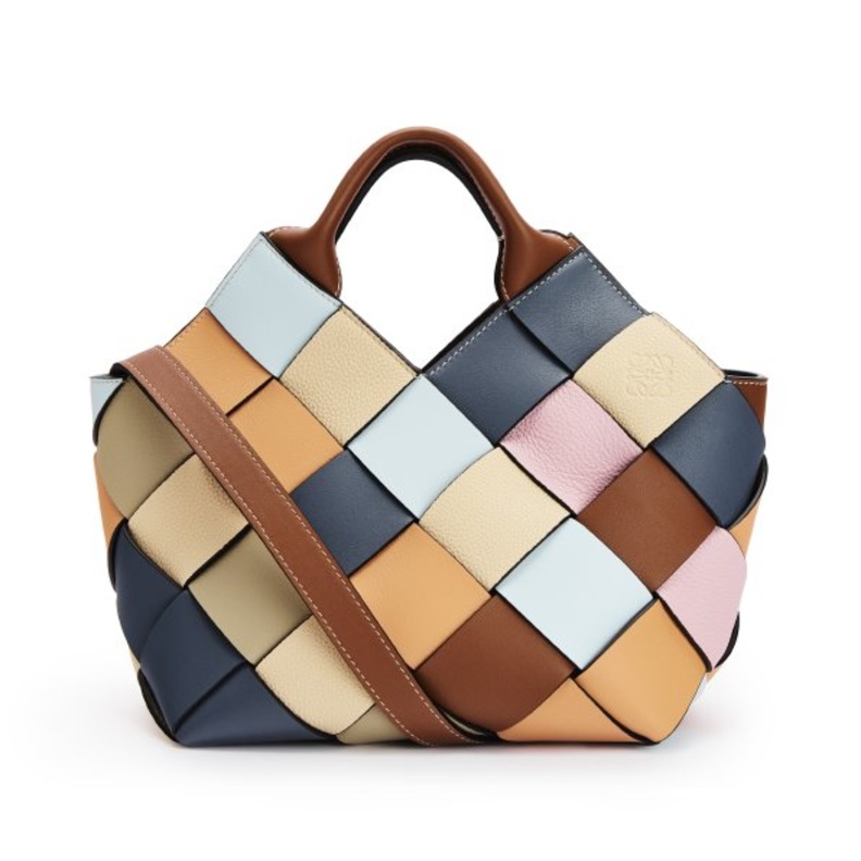 لويفي تطلق مشروعاً لتدوير الأقمشة مع مجموعة حقائب