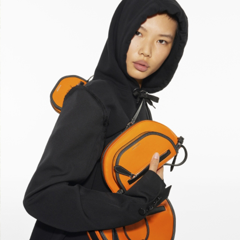 Burberry تكشف عن حملتها الاعلانية لموسم ربيع وصيف 2021