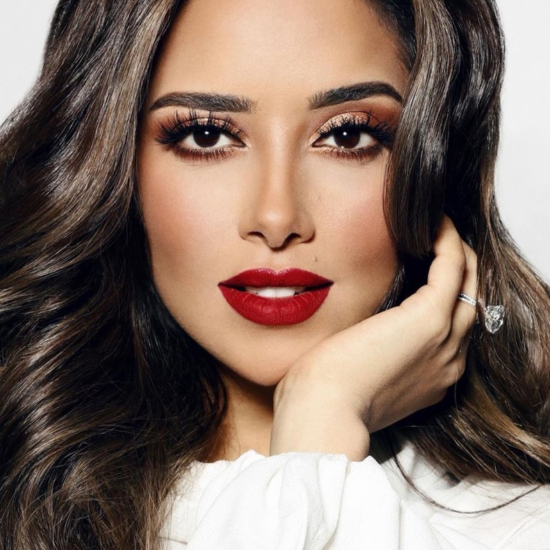 مكياج معدني ناعم