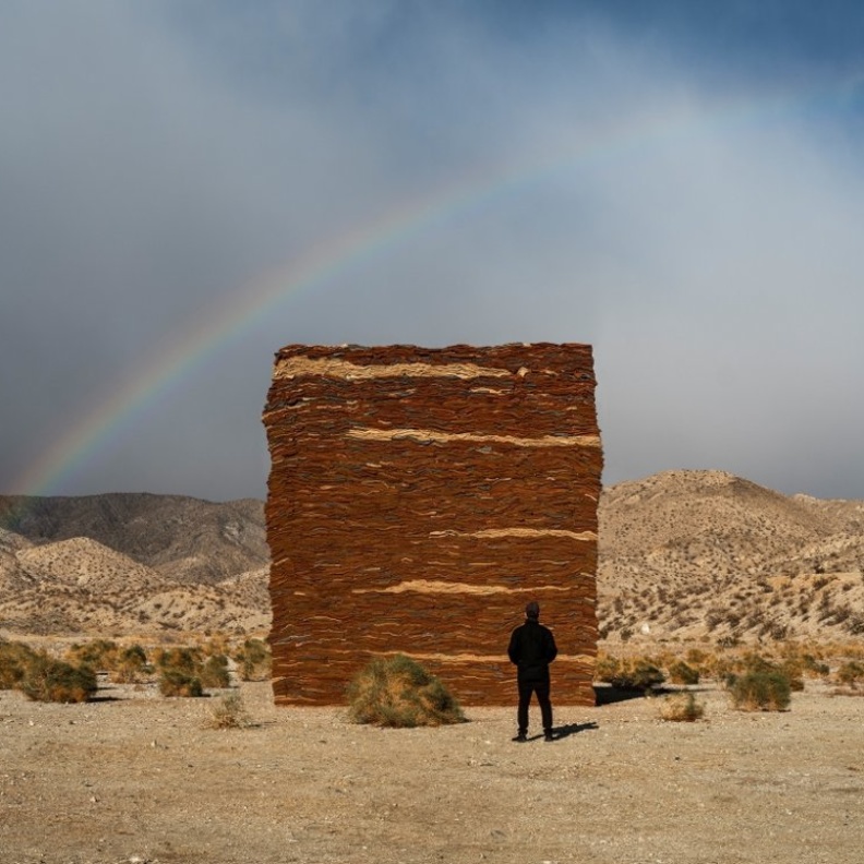الفنانة زهزة الغامدي في Desert X 2021