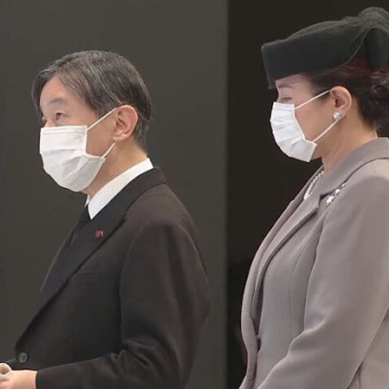 إمبراطور وإمبراطورة اليابان يزوران المسرح الوطني في اليابان