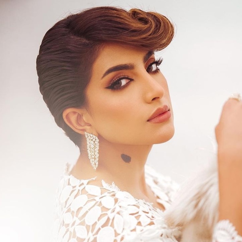  تسريحات مبتكرة ومختلفة للشعر القصير من وحي بثينة الرئيسي