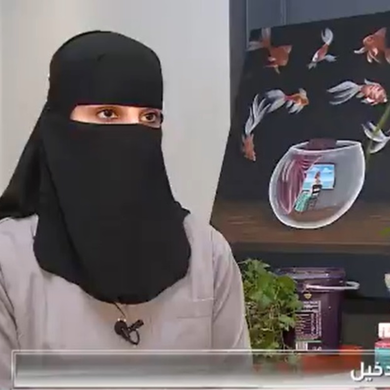 الاخصائية النفسية أروى الدخيل التي تركت وظيفتها وتفرغت لصناعة الفخار 