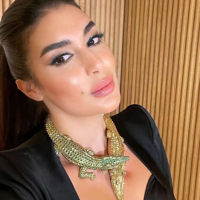 عقد ياسمين صبري الثمين