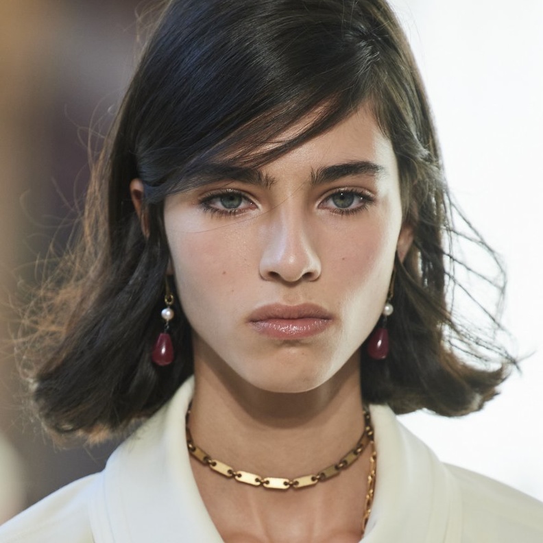  قصات شعر كاريه مع الغرة الامامية من دار Ports 1961