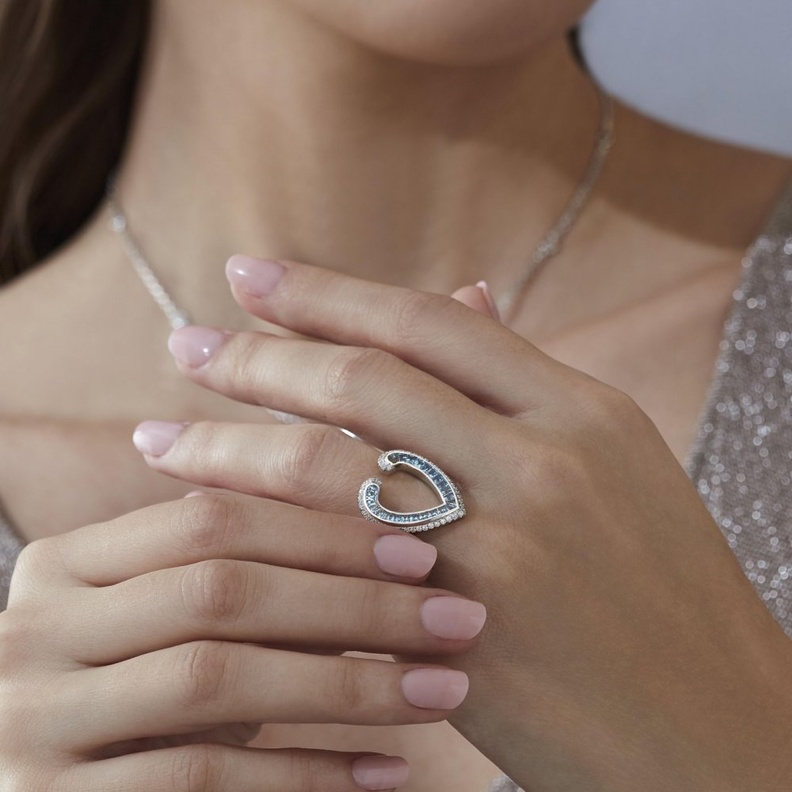 هدية عيد الأم مستوحاة من المجوهرات المرصعة بالأحجار الكريمة