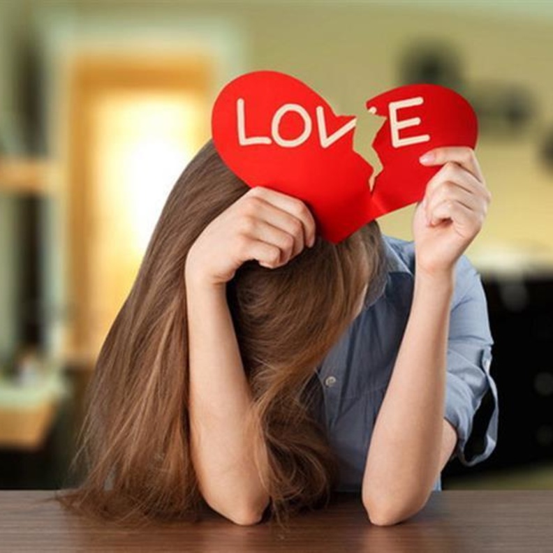 أحبه ولا يحبني ماذا أفعل