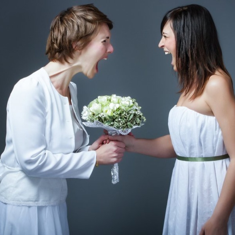 خلاف كبير بين عروس ووالدتها بسبب ثيم الزفاف