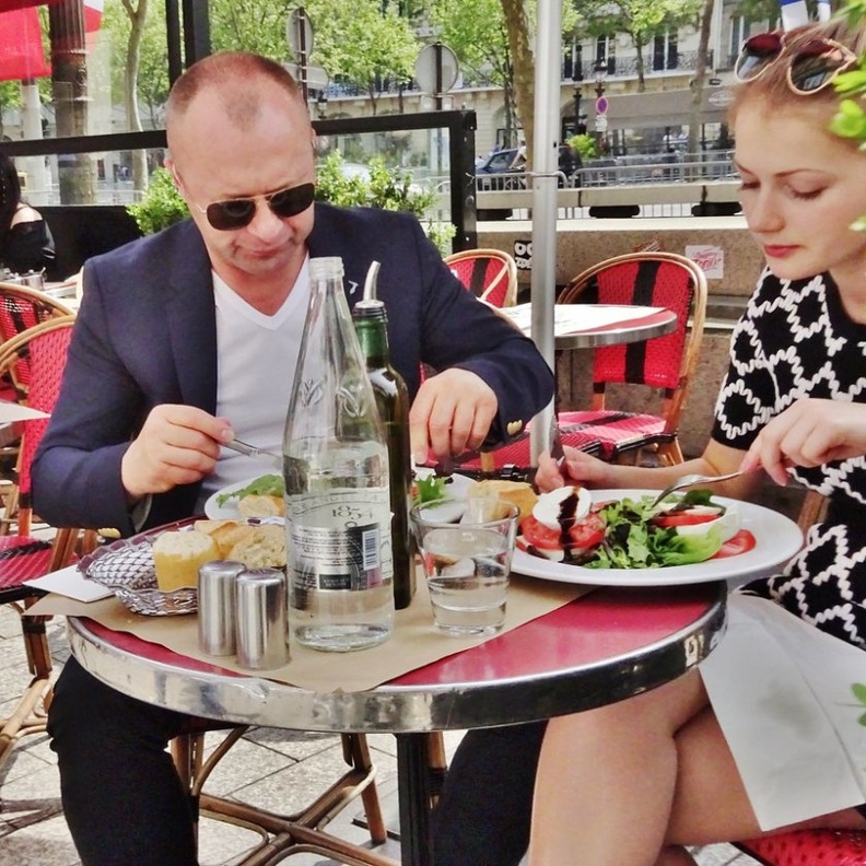 أفضل مطاعم الشانزليزيه مطعم Pizza Vesuvio