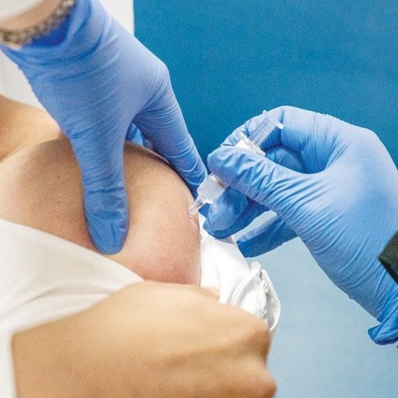 امور عليك القيام بها في يوم حصولك على لقاح فيروس كورونا