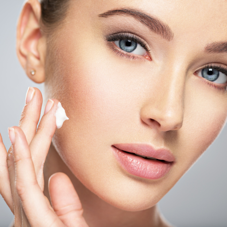 نصائح وماسكات طبيعية لمنع ظهور الرؤوس السوداء وتنظيف البشرة