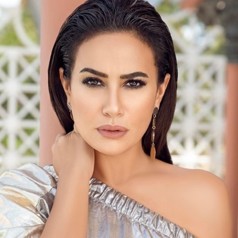 نجمات أمهات تميزّن بجمالهن الطبيعي بعيدا عن التجميل 2021