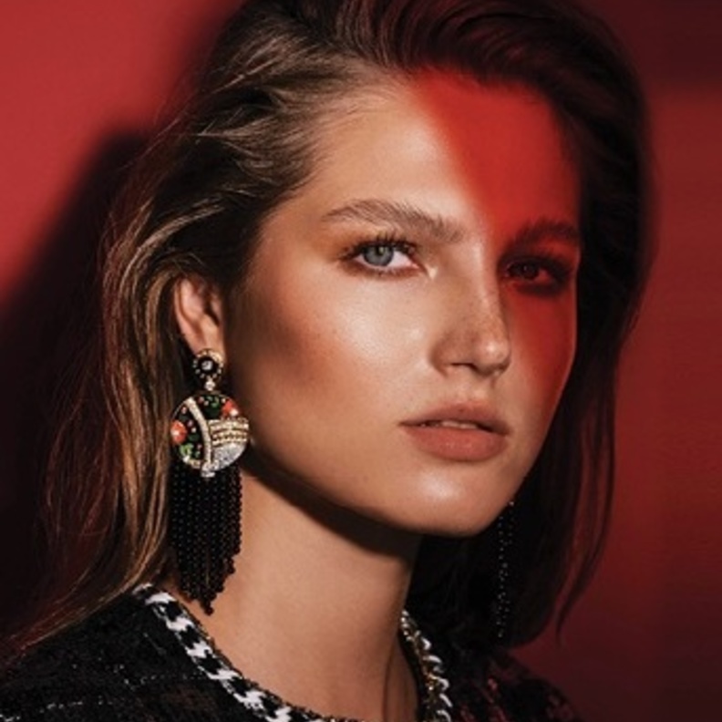 جلسة تصوير خاصة لـ "هي" من CHANEL ..مزيج الأنوثة والرقي