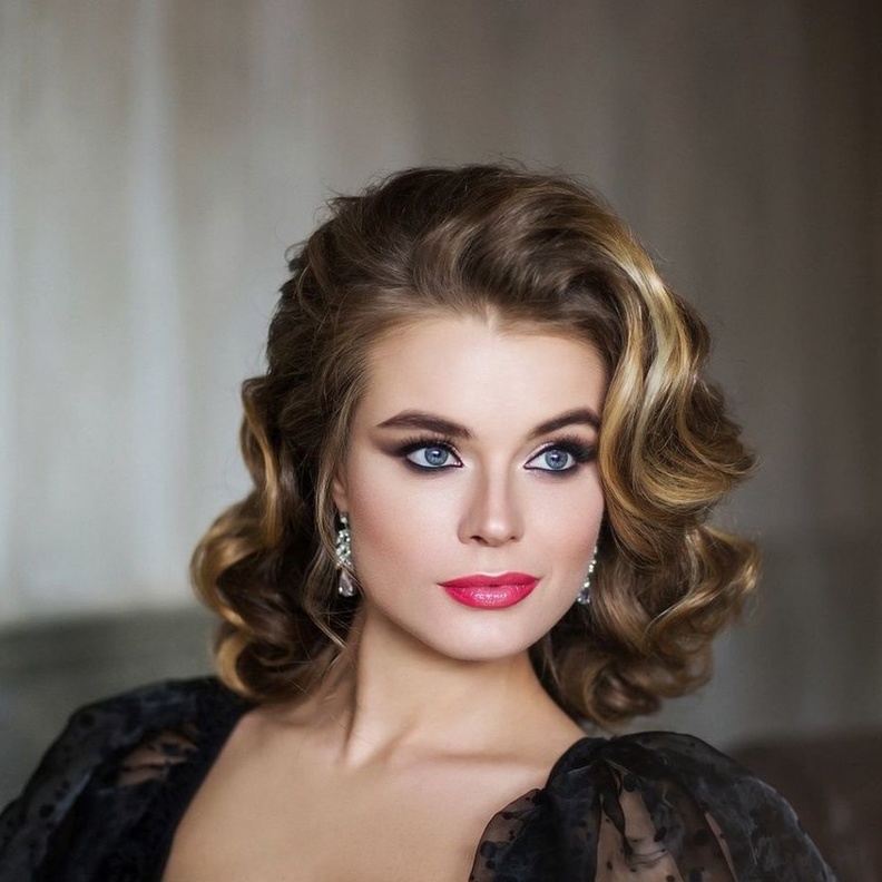  تسريحة شعر الرترو لمناسبة عيد الأم 2021