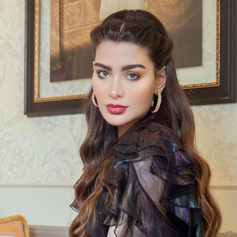 روان بن حسين تقلق الجمهور على صحة والدتها وتناشد الدعاء لها