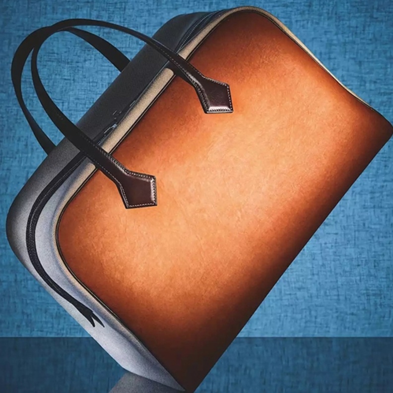 حقيبة Victoria منHermès  مصنوعة من نسيج Sylvania وهو بديل جلدي تم تطويره وحاصل على براءة اختراع من MycoWorks