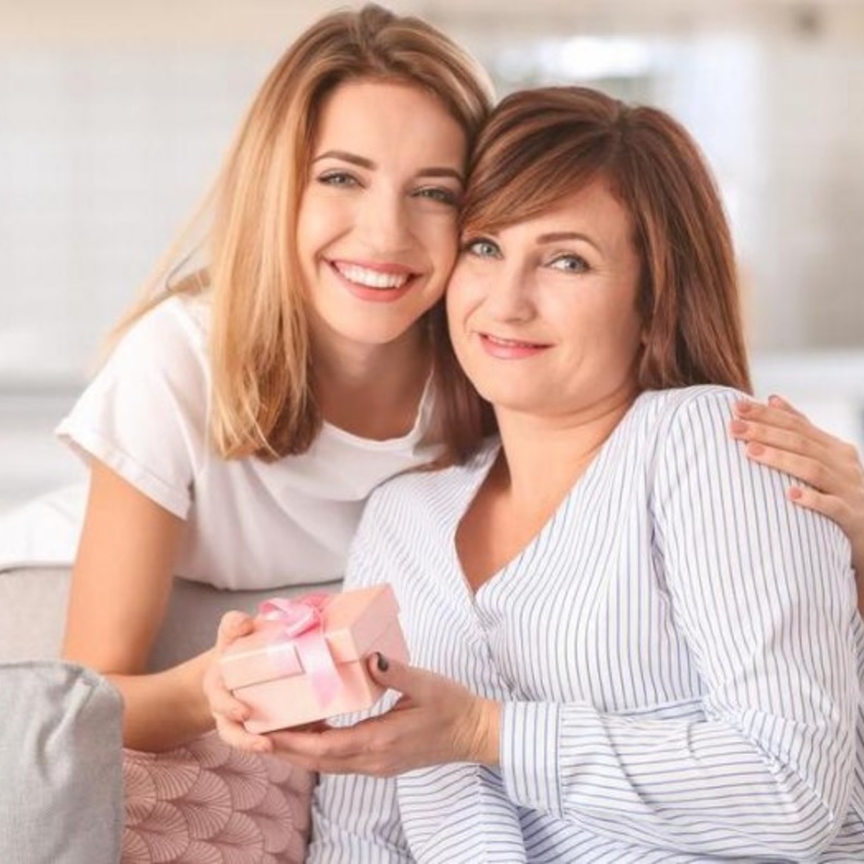 كيف تختارين هدية عيد الأم لحماتك صعبة الإرضاء