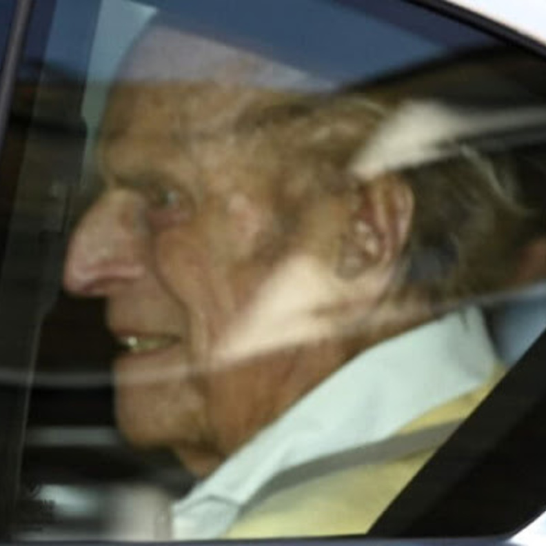 الأمير فيليب يغادر المستشفى ويعود إلى وندسور