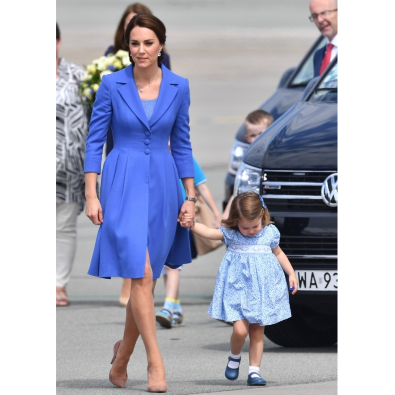 في برلين عام 2017 أطلت الأم وإبنتها باللون الأزرق وتفضّل كيت اختيار نفشة الورود لابنتها