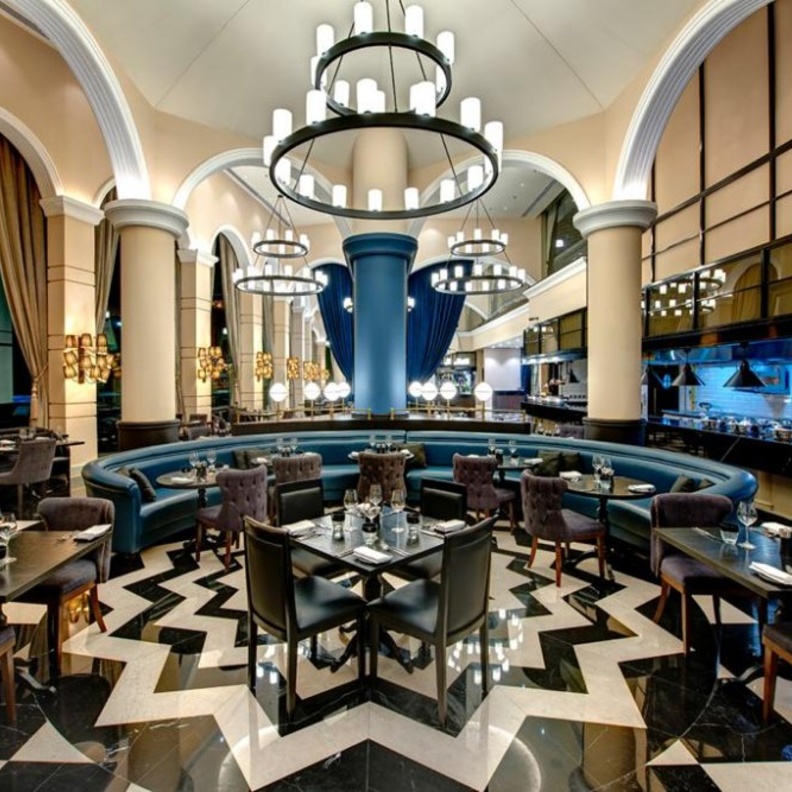 فندق ديوكس النخلة يقدم عشاءً مجانياً للأمهات في عيد الأم