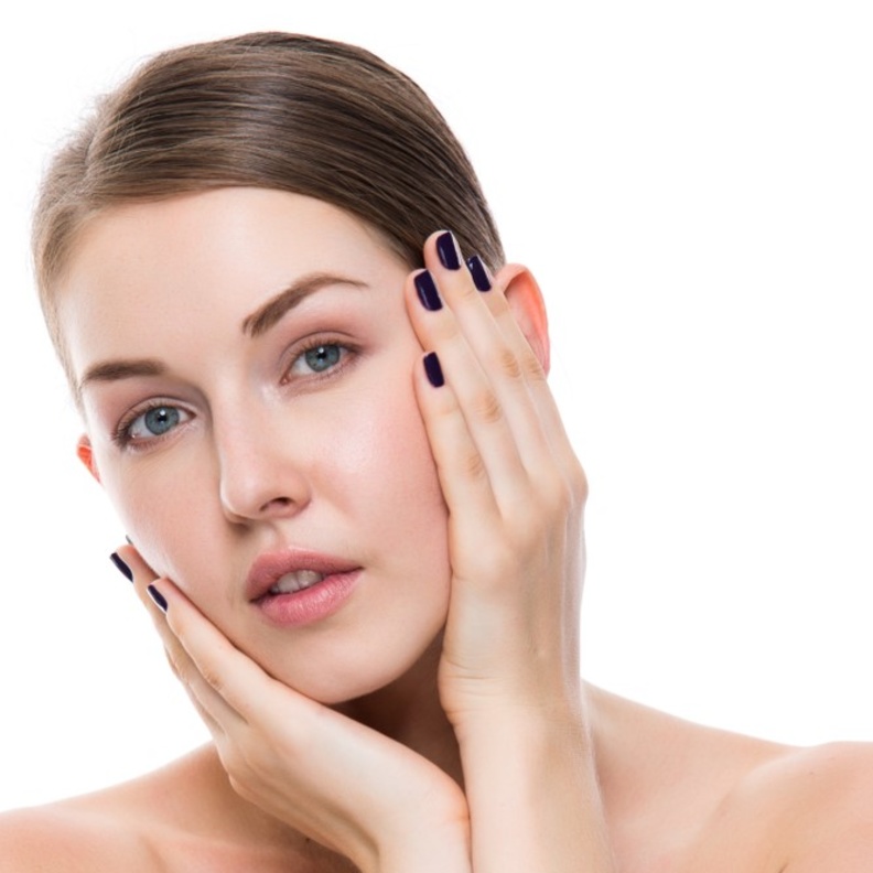 خلطات طبيعية لتنظيف البشرة قبل عيد الام