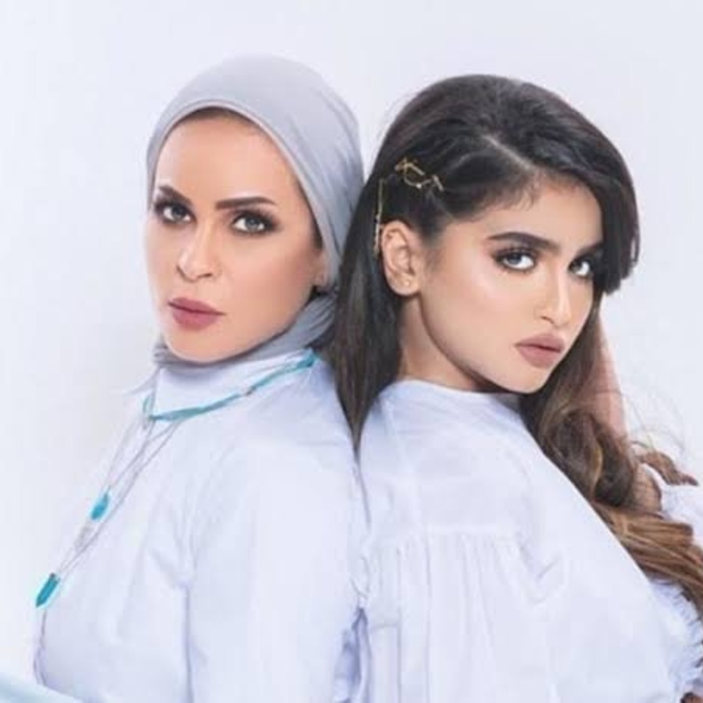 منى السابر وحلا الترك