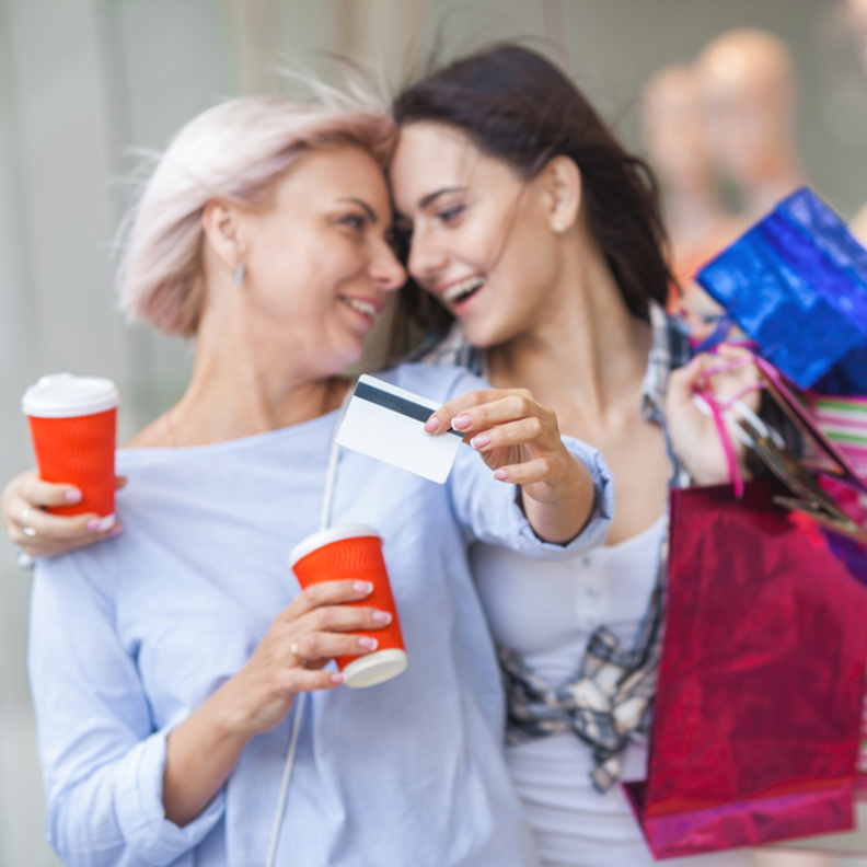 بمناسبة عيد الأم 10 أفكار لمشاركة الأم في تحضيرات الزفاف