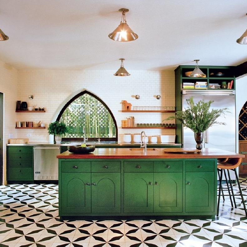 ديكور مطبخ رائع بلمسة ريفية وصبغة الأخضر الداكن