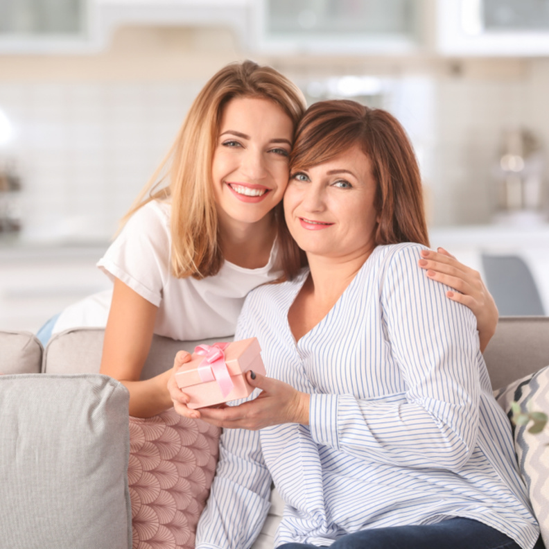 المفاجأة مهمة عند تقديم الهدية