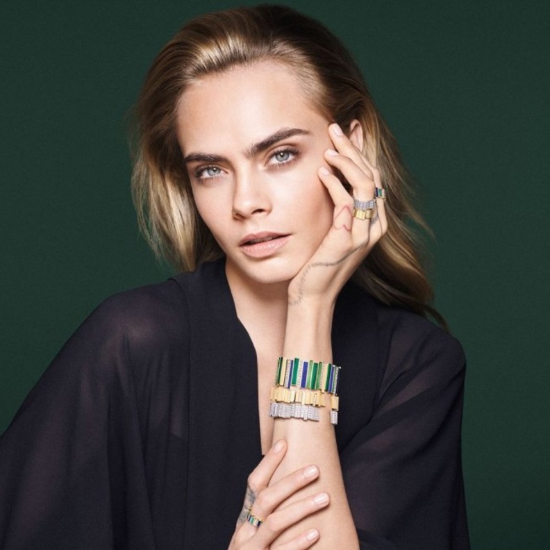 كارا ديليفين تستعرض مجموعة Gem Dior الرائعة