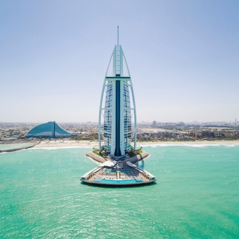 برج العرب في دبي بين أجمل الأعمال المعمارية في العالم