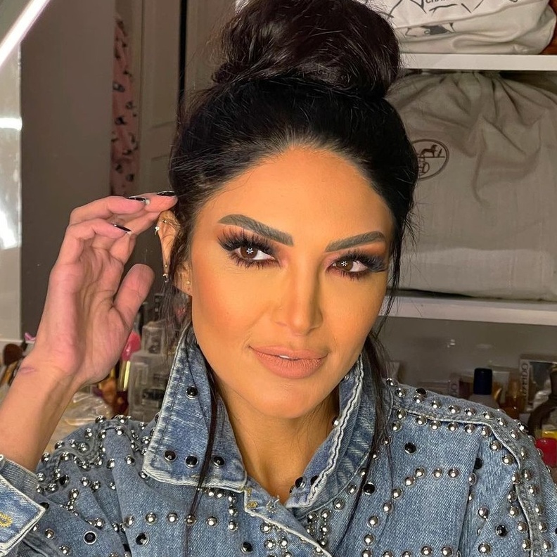  تسريحة الكعكة العالية مستوحاة من سالي عبد السلام