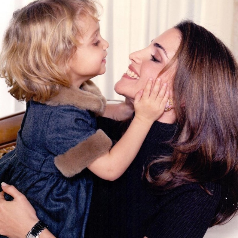 الملكة رانيا تحتفل وتهنئ الأمهات في عيد الأم