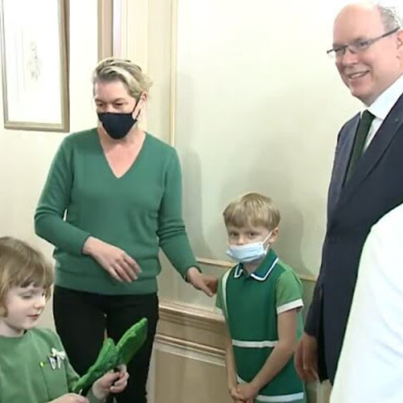 توأم موناكو ينضمان إلى والدهما في فعالية رسمية