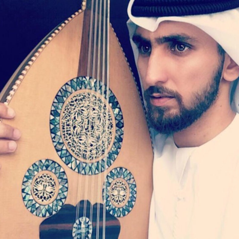 العازف وصانع العود الإماراتي ناصر المرزوقي.