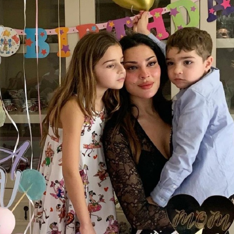 نادين نسيب نجيم  وأبنائها