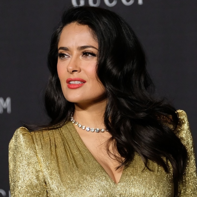 اتجاهات جمالية ملفتة موضة ربيع 2021  من سلمى حايك