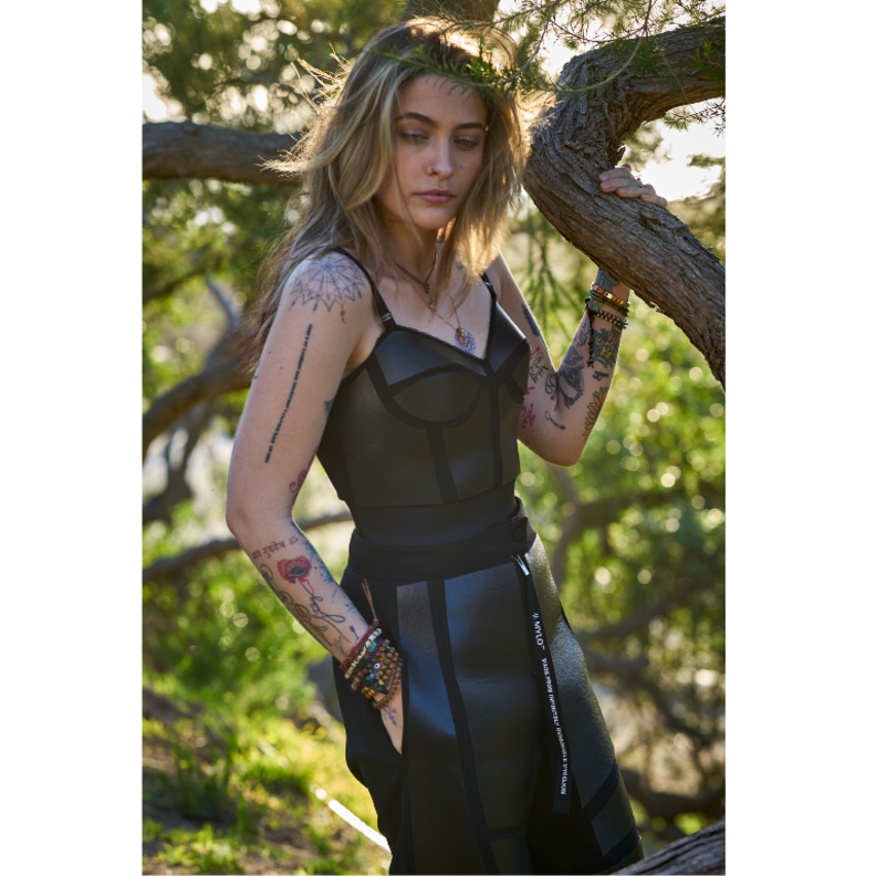 أول ملابس في العالم مصنوعة من جلد الفطر النباتي تقدمها دار ستيلا مكارتني Stella McCartney