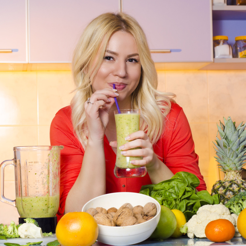 مشروبات لتخسيس البطن والارداف بعد سن الاربعين