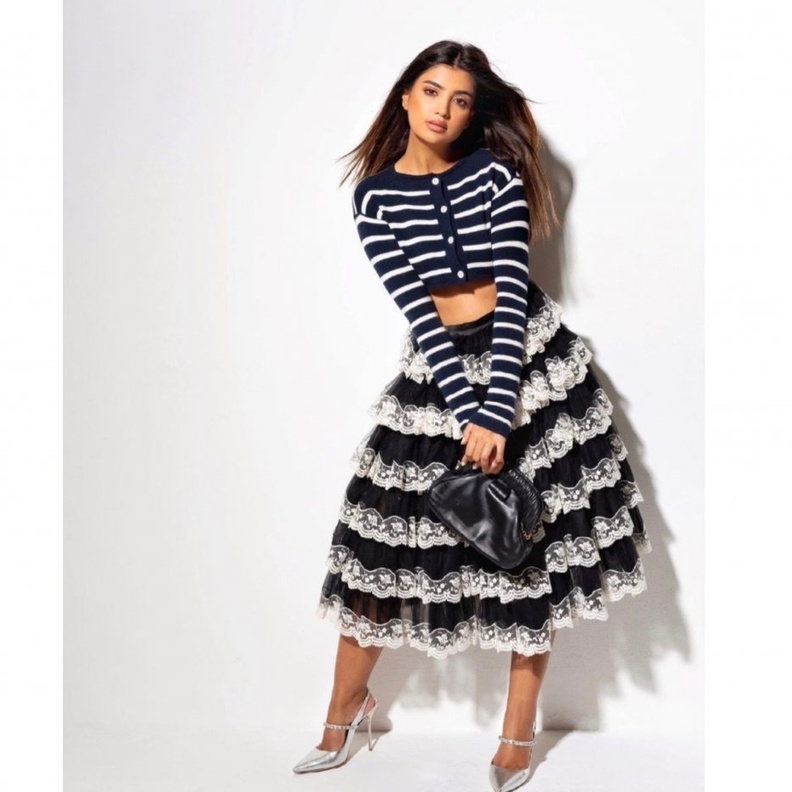  تنسيقات شبابية في التنورة على طريقة علا فرحات