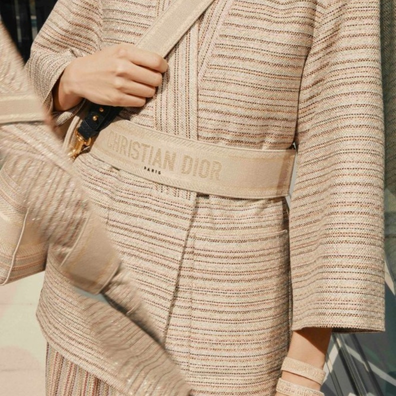 Dior تكشف النقاب عن مجموعة الكبسولة  Dior Gold