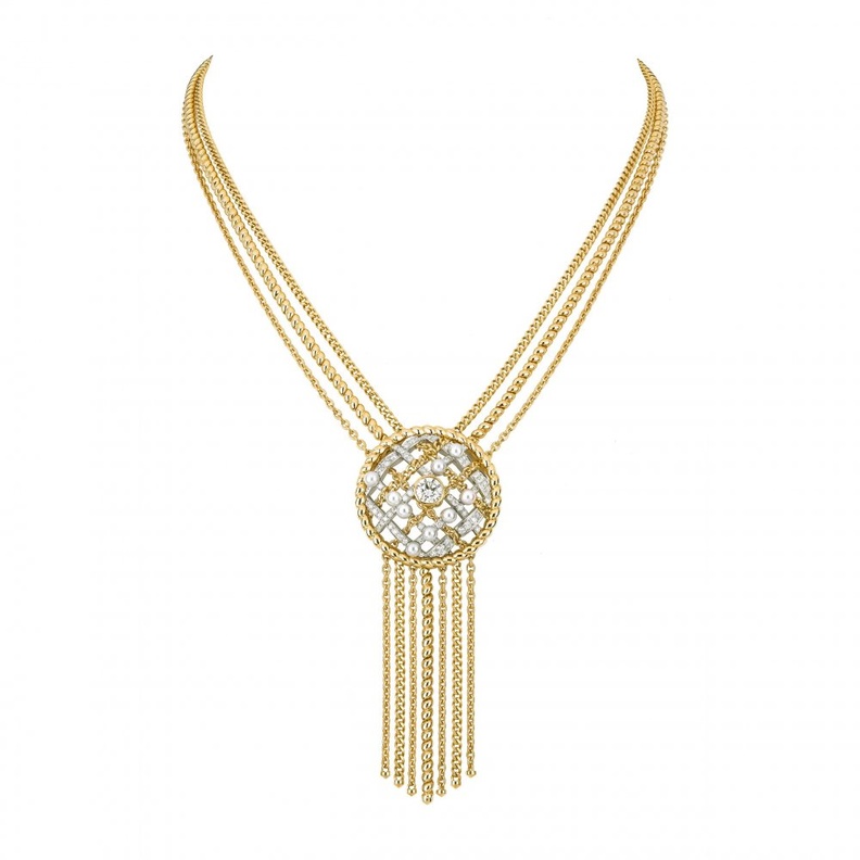  قلادة Tweed De Chanel من شانيل