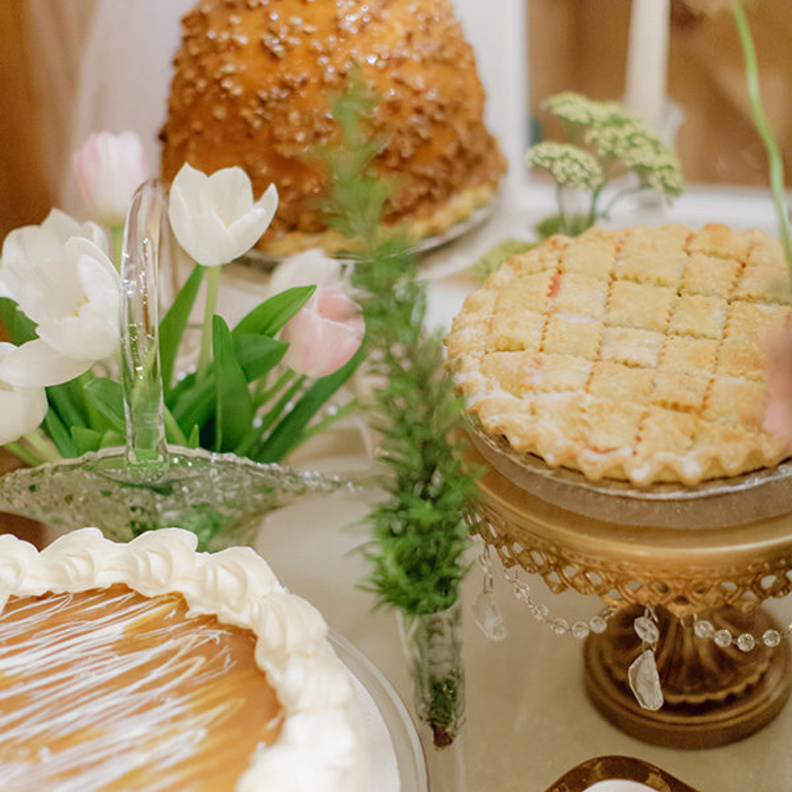 الفطائر متوفرة بأشكال وأحجام ونكهات مختلفة مما يجعلها خيار مثالي لمختلف أذواق ضيوف حفل الزفاف