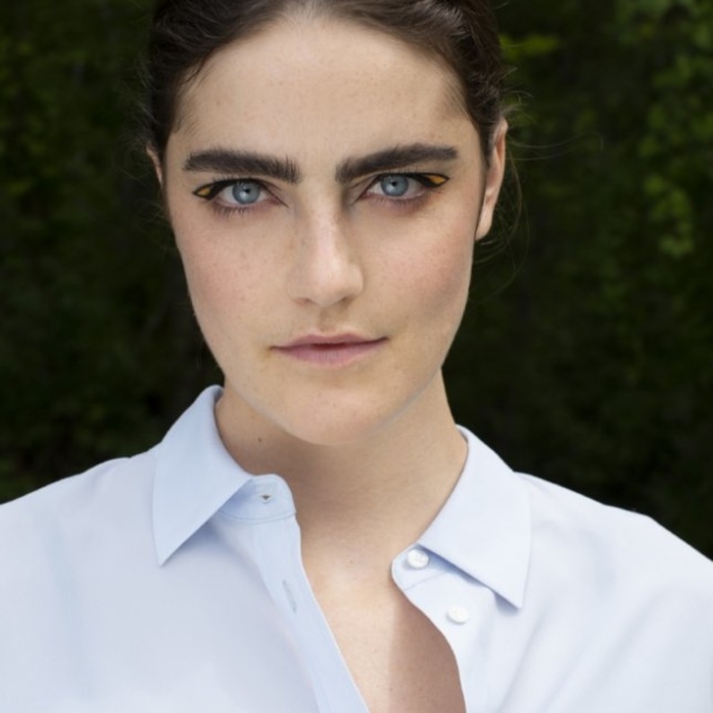 رسمات حواجب 2021 عريضة من دار Christian Siriano