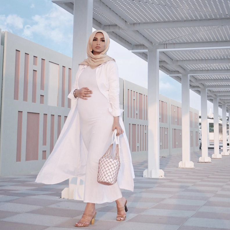 سهى في اطلالة حمل أنيقة باللون الابيض