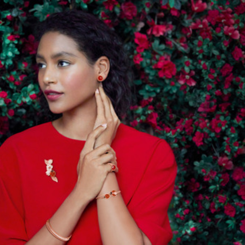 Van Clef & Arpels تحتفي بالربيع بمجموعة Lucky Spring الملونّة
