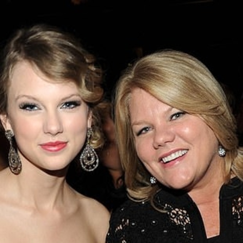 تايلور سويفت و أمها