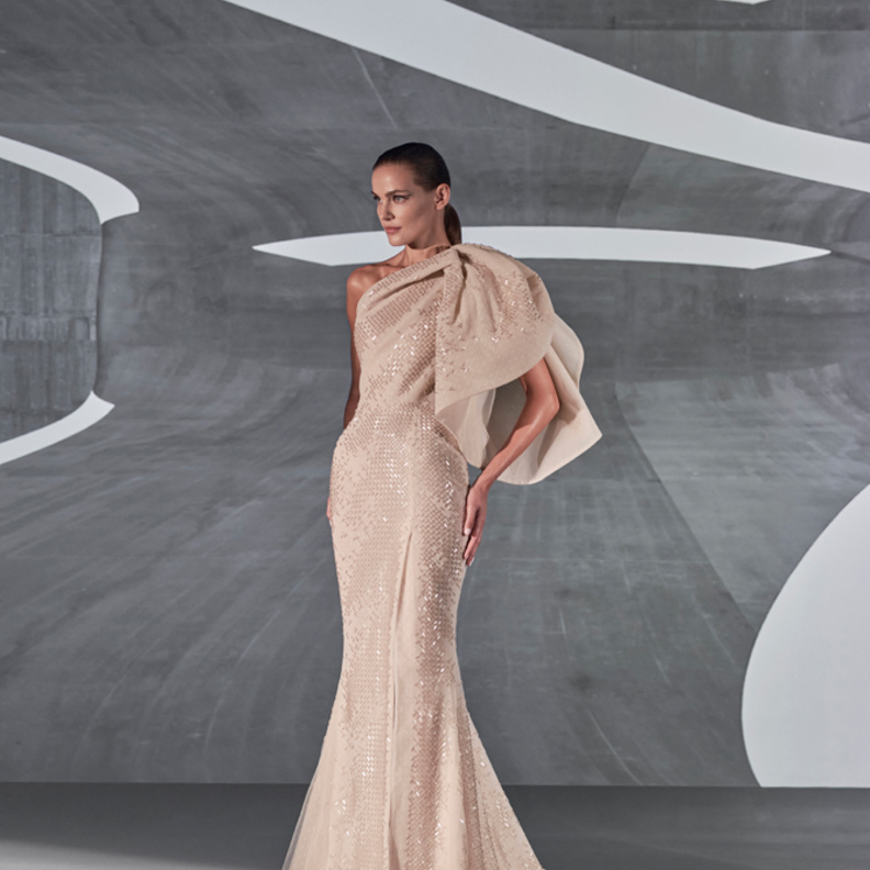  فساتين خطوبة بقصة حورية البحر من رامي العلي