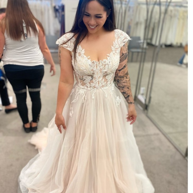 عروس تقع في ورطة بعد نشر صورة فستان زفافها